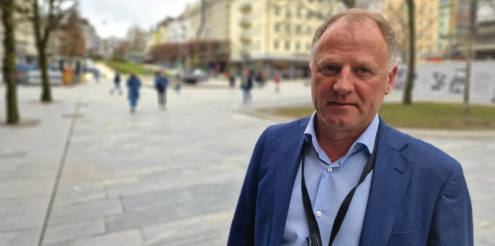 Styreleder i Pelagisk forening, Kristian Sandtorv, er kritisk til antallet fartøy som er påmeldt loddefisket for kystgruppen, og mener mange av dem ikke er egnet til å faktisk drive loddefiske. Han retter kraftig skyts mot direktoratets arbeid.