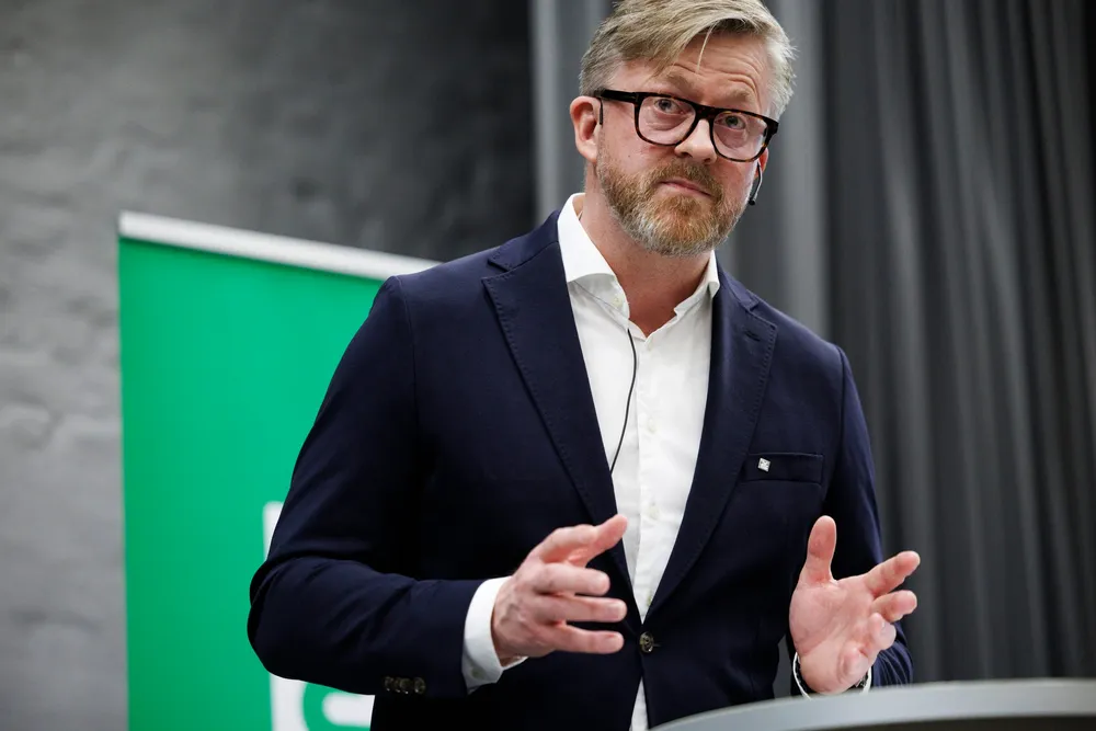 YS-leder Hans-Erik Skjæggerud mener Ap har gitt opp sitt eget mål om moderasjon for lederlønninger i statligeide selskaper.