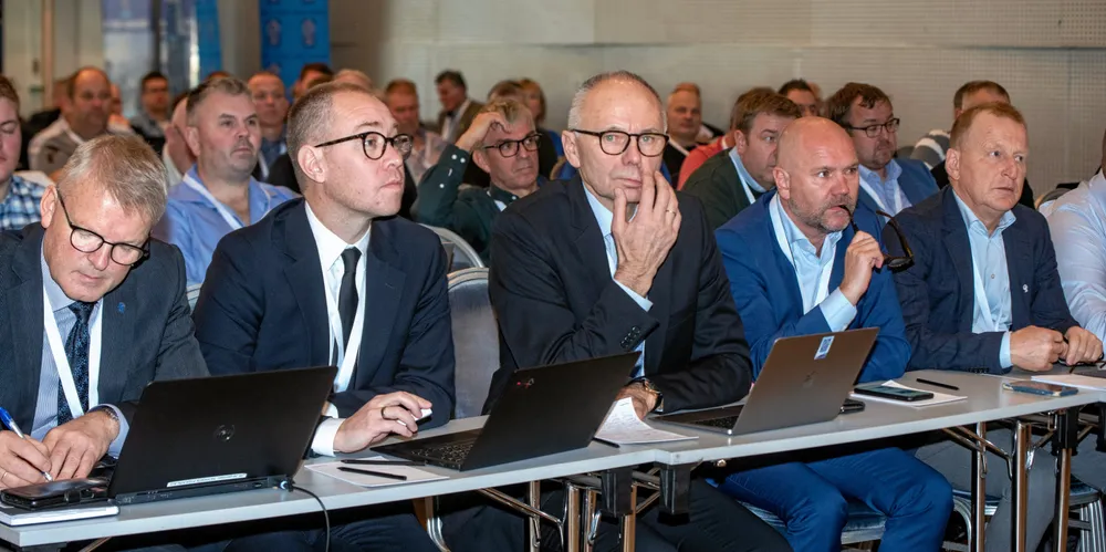 Norges Fiskarlag skal behandle organisasjonssaken på landsmøtet denne uken, og det gjelder å tenke med hjerne før hjertet. Det siste næringen trenger er en splittet organisasjon.