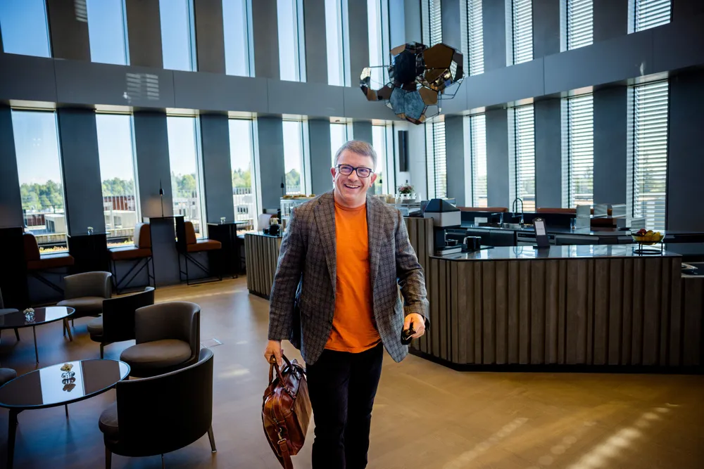 Aker BP sjef Karl Johnny Hersvik gir alle ansatte en engangsutbetaling i oktober neste år dersom de fortsatt står i jobben. Selv fikk han en egen engangsutbetaling på hele 113 millioner kroner i fjor.