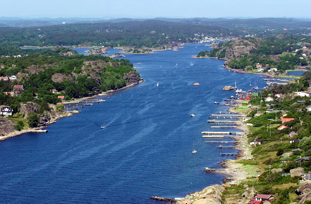 Etterforskningen av mulig ulovlig hytteutbygging i strandsonen ved Tjøme og Hvasser vokser i omfang. Det er blitt bygget mye i området siden dette bildet ble tatt i 2011. Foto: Rolf Støen