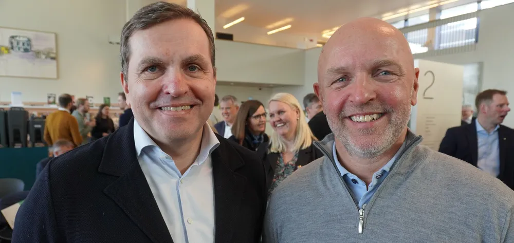 De frykter straffetoll, men kaller seg «betingete optimister», administrerende direktør Jarle Solemdal (t.h.) i Salten Aqua og rente- og valutamegler Erlend Duesund i DNB Markets i Bodø.