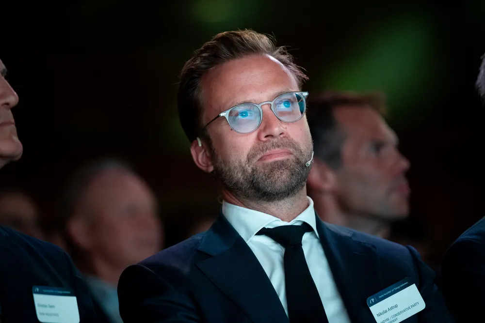 – Statsråder bør ikke skape forventninger som de vet at de ikke kan innfri, sier Nikolai Astrup i Høyre, som er lei av det han mener er urealistiske løfter fra regjeringens om havvind-start innen 2030.