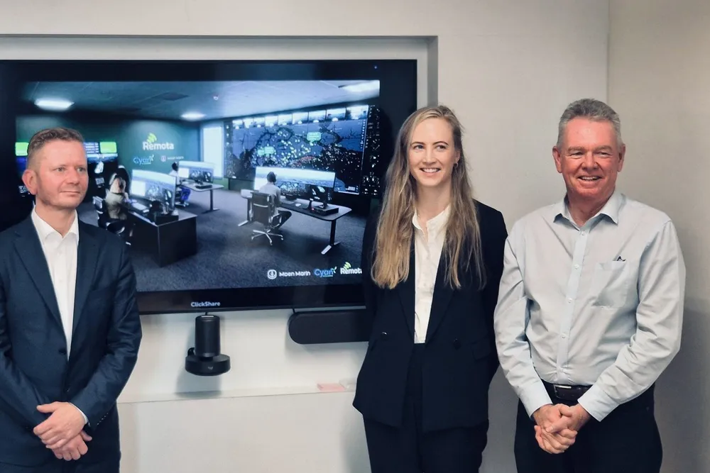 Sveinung Soma, daglig leder i Remota, Mariell Ulla Toven, fra Moen Marin og David Ross Chief Corporate Development Officer i Cyan Renewables)
