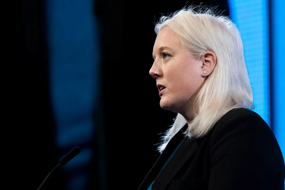 KREVER REDEGJØRELSE: Aina Stenersen, leder for Helse- og sosialkomiteen i Oslo bystyre. Her på talerstolen under Fremskrittspartiets landsmøte på Gardermoen. Foto: Berit Roald / NTB