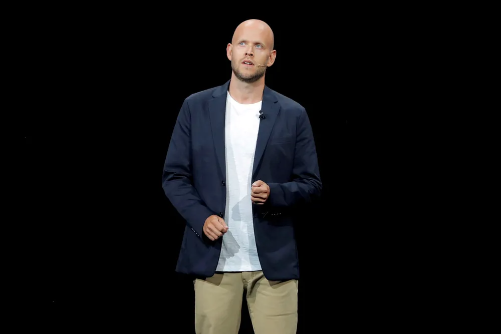 Spotify-sjef Daniel Ek sier han har vært Arsenal-supporter siden han var åtte år gammel. Nå vil han kjøpe klubben fra den amerikanske milliardæren Stan Kroenke.