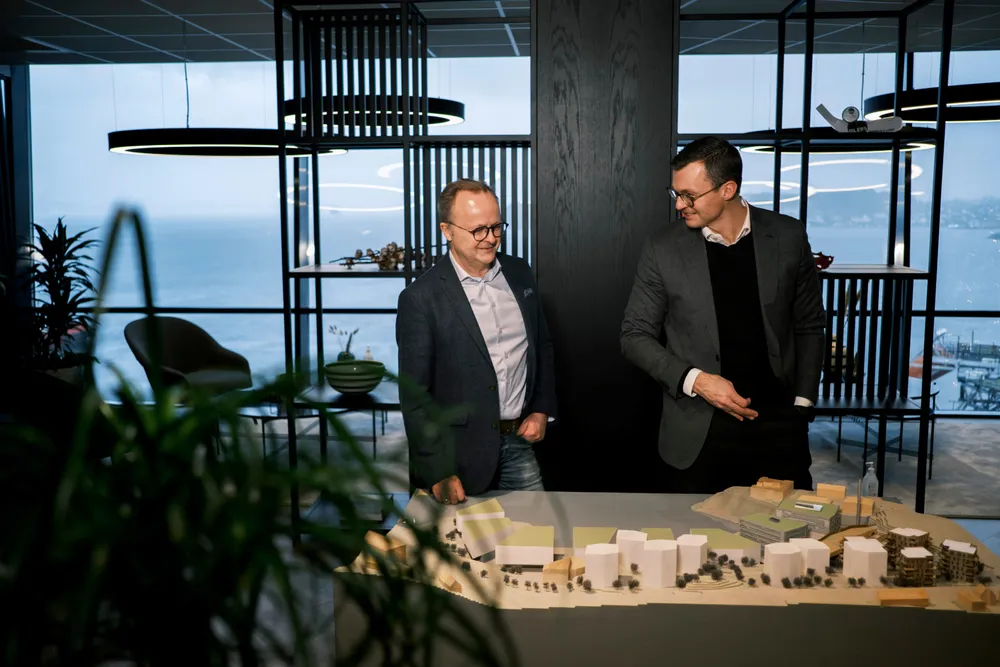 Gunnar M. Christensen jr. får gjennom salget av eiendom for 800 millioner kroner kapital til ny stor satsing i Stavanger. Lars Stangeland (til venstre) er daglig leder i GMC Eiendom.