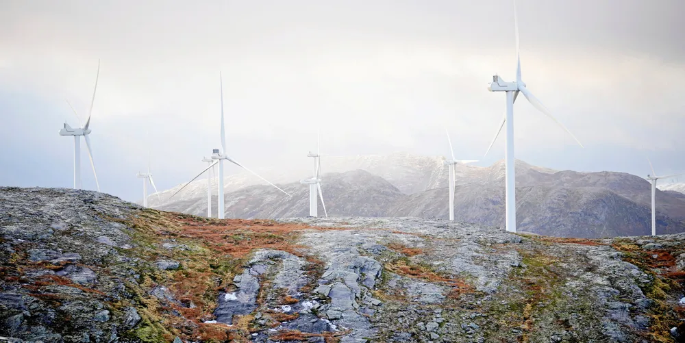 Regjeringens justerte forslag til grunnrenteskatt på landbasert vindkraft er nå til behandling i Stortinget, og finanskomiteen har frist til 7. desember med å levere sin innstilling. Her er Roan vindpark på Fosen avbildet.