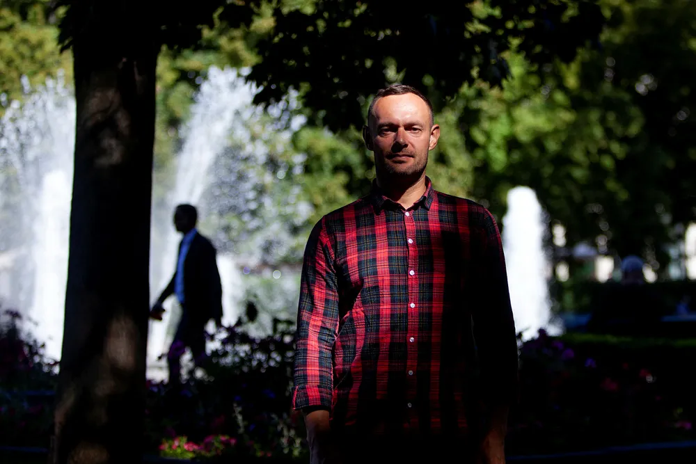 SV og nestleder Torgeir Knag Fylkesnes håper den nye finansavtaleloven, som gir forbrukerne mye større vern når uvedkommende tar opp lån i ditt navn, vil få tilbakevirkende kraft.