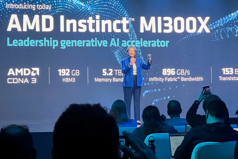 AMDs tpopsjef Lisa Su har vst frem en ny type KI-brikker som skal konkurrere med Nvidia. Open AIs toppsjef er imponer.