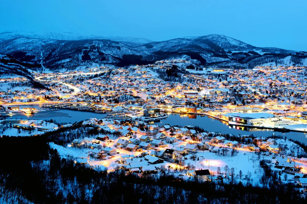 Tirsdag setter Nord-Norge to nye januarrekorder. Kundene i Harstad og resten av landsdelen får både den laveste timeprisen som noensinne har vært registrert i Norge i januar, og den laveste døgnprisen.