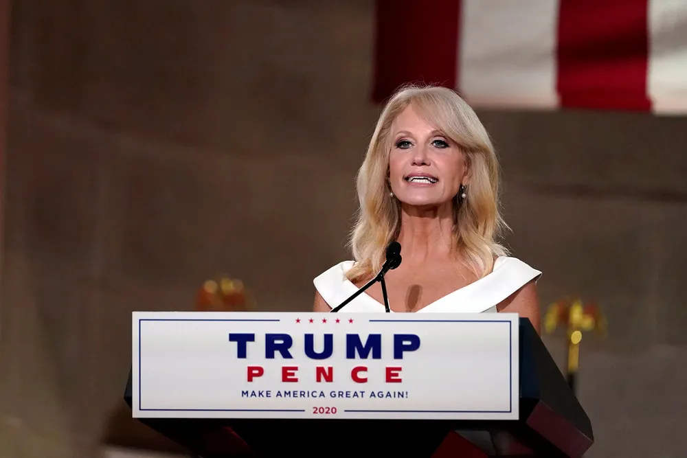 Kellyanne Conway, president Donald Trumps utgående politiske rådgiver, hyller sjefen som en forkjemper for kvinners rettigheter på arbeidsplassen på dag tre av Republikanernes landsmøte.