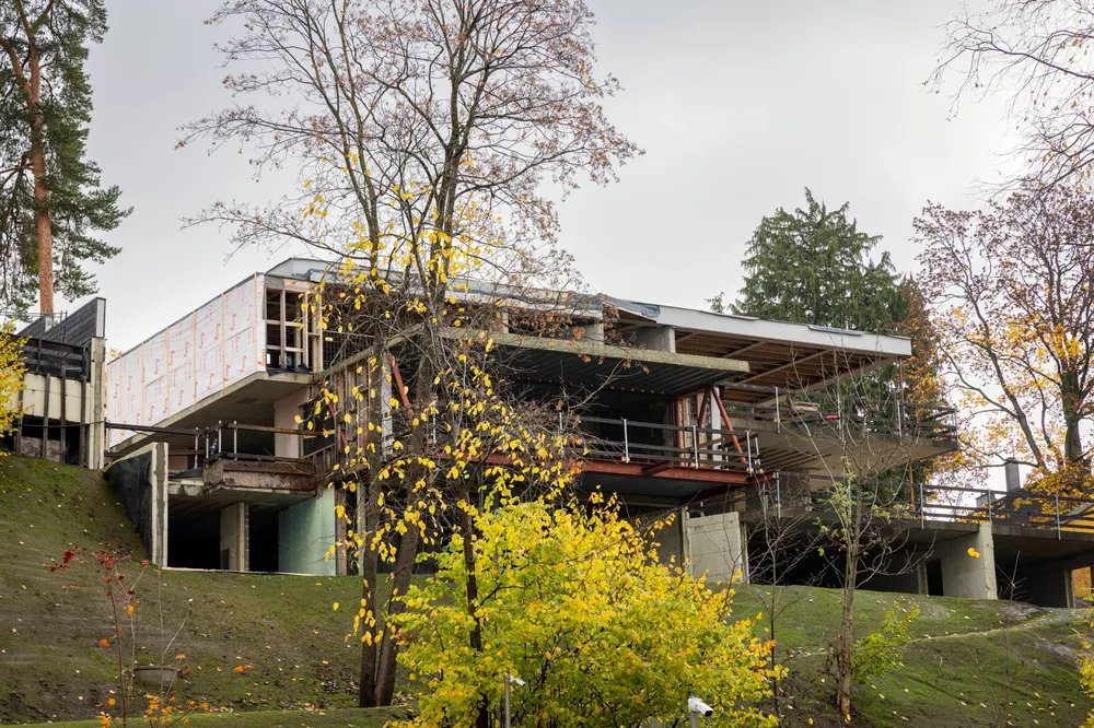 Det omstridte byggeprosjektet i Kristinelundveien, også kalt Hillside House, er til salgs igjen.