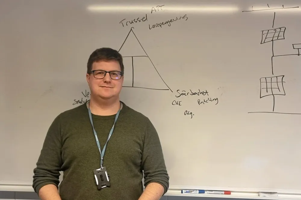 Safetec gir jevnlig sikkerhetsråd til NVE. Håkon Olsen, som kom fra DNV i vår, er én av fagekspertene som er med på å legge grunnlaget for sikkerhetskravene myndighetene pålegger kraftbransjen.