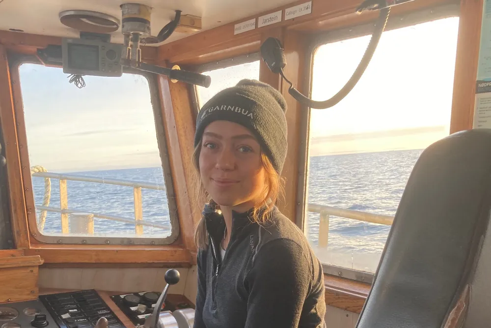 Amalie Rosendahl Bech driver Færder Sjømat sammen med sin eldre bror Tobias. De to tråler reker ved Færder i ytre Oslofjord.