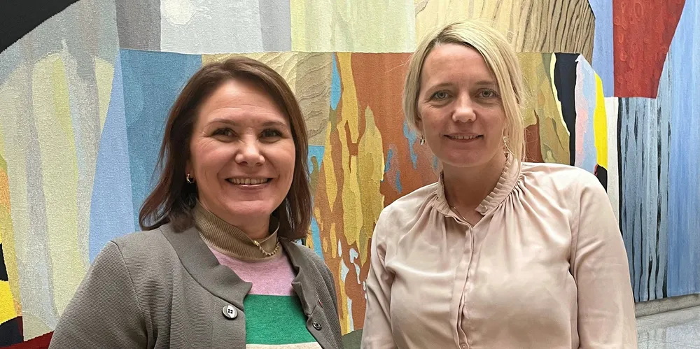 Stortingsrepresentantene Karianne Bråthen (t.v.) og Solveig Vitanza fra Arbeiderpartiet i næringskomiteen