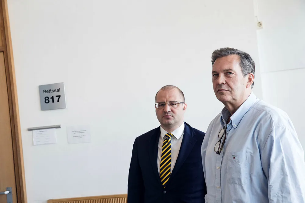 Jan Vestrum (til høyre) sammen med en av sine forsvarere, advokat Håkon Juell Hassel.