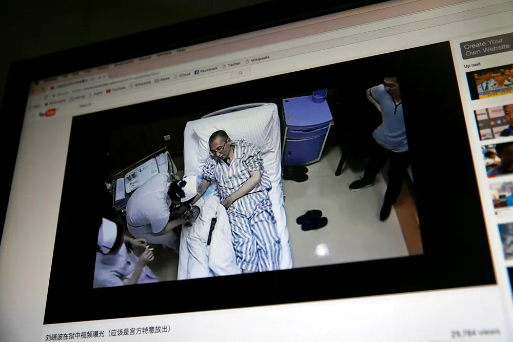 Vi innser alle sammen at Liu Xiaobo er et offer på menneskerettighetenes alter, og at prisen for å si dette på regjeringshold er meget høy, skriver artikkelforfatteren. Foto: Andy Wong/AP/NTB Scanpix