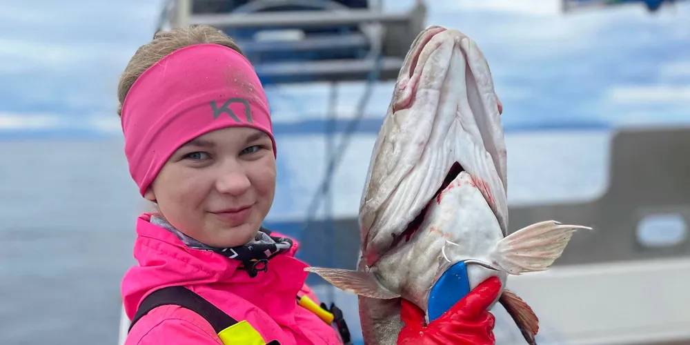 Emma Forsberg (16) får ikke lov til å fiske mens hun går på skole.