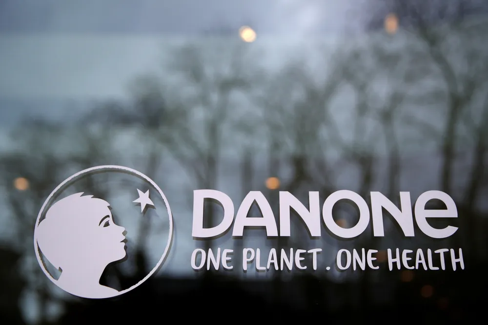 Danone tok nylig i bruk et bredt, samfunnsansvarlig formål. Nå vil aksjonærene kvitte seg med ledelsen fordi Danones aksjekurs falt mer enn rivalenes, skriver Charlotte Østergaard.