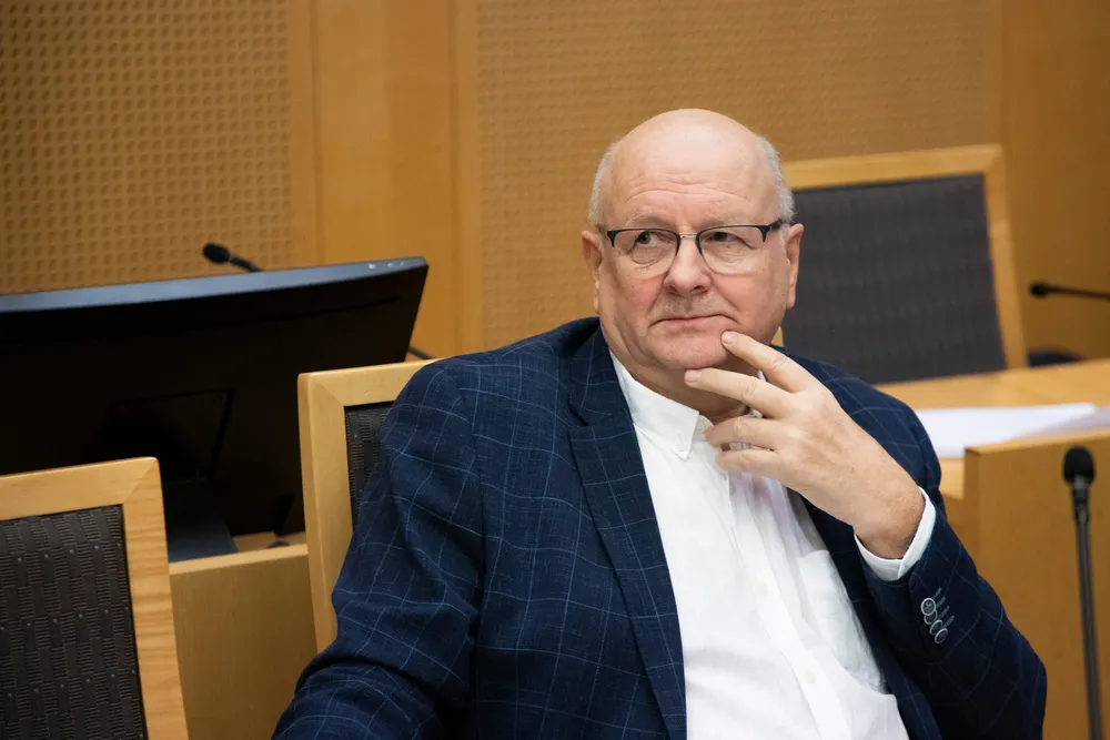 Atle Berge har ingen forbindelser til Ølen Betong, understreker selskapet, etter at Partiet FOR avslørte ham som giveren bak en omstridt kampanje.