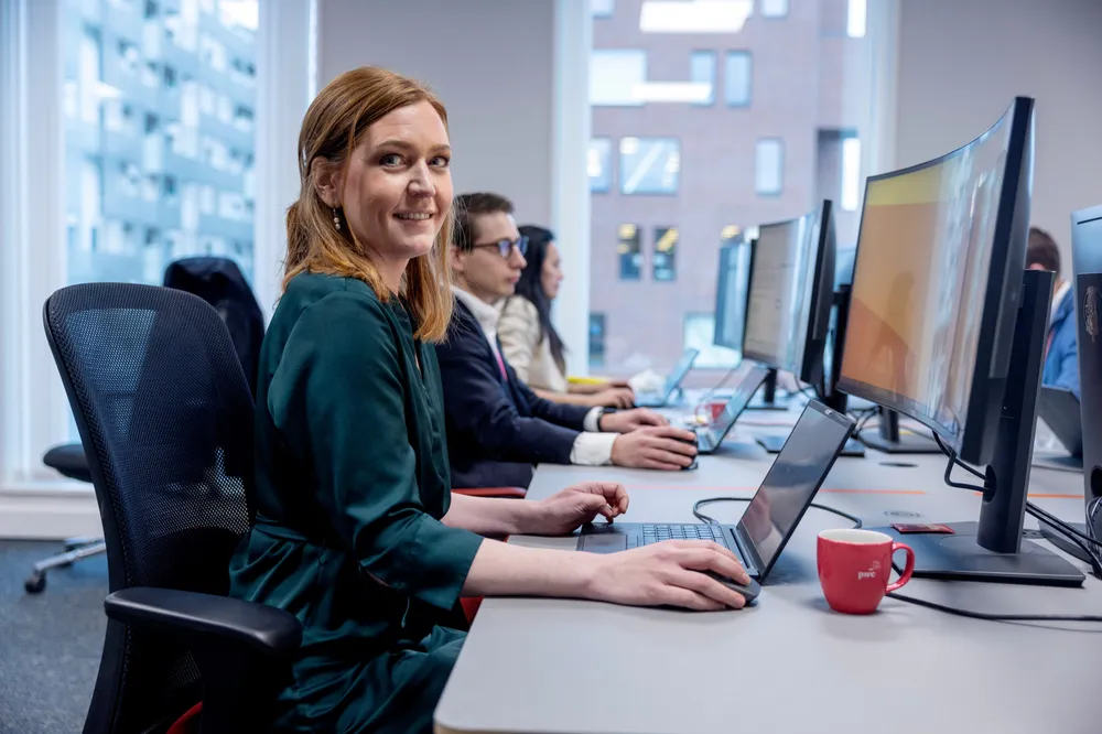Line Katrine Jimenez-Killingmo ble partner i PwC i år. Hun sier hun blir mer motivert av muligheten for faglig utvikling enn av lønn.