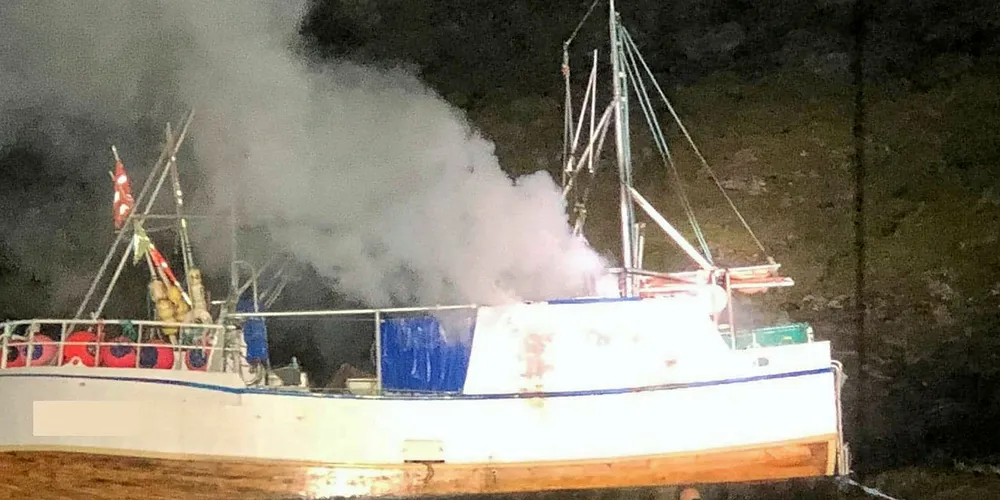 Redningsskøyta «Odin» rykket i går kveld ut da en fiskebåt begynte å brenne i Magerøysundet i Finnmark.