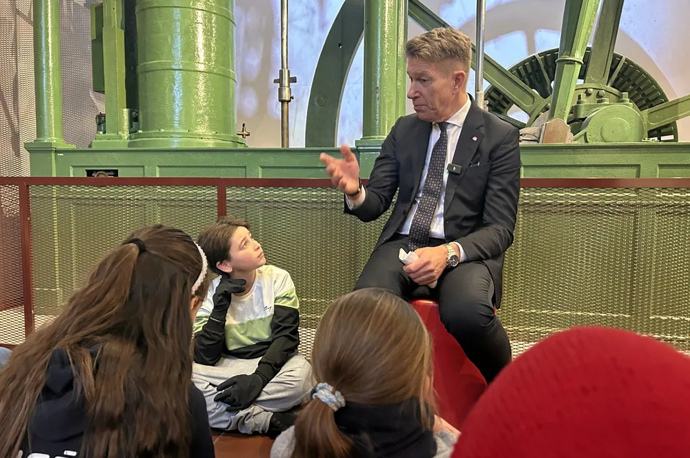 Elevene på Disen skole synes at Terje Aasland og de andre politikerne gjør en god jobb.