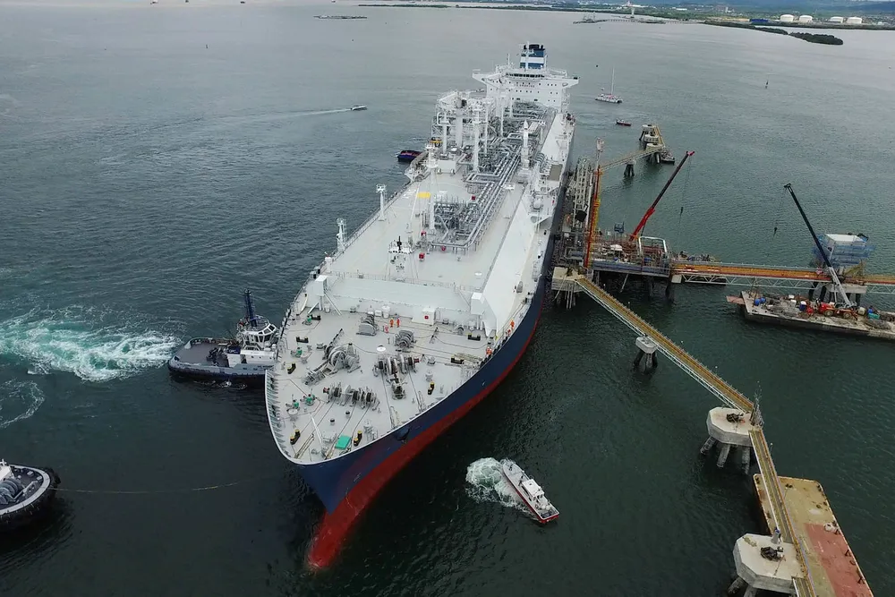Shippingselskapene var de første til å finansiere seg i markedet i år. Odfjell, Höegh lng og Teekay lng har alle i tur og orden hentet obligasjonsfinansiering på til sammen 2,5 milliarder kroner. Her Höegh Grace. Foto: Höegh