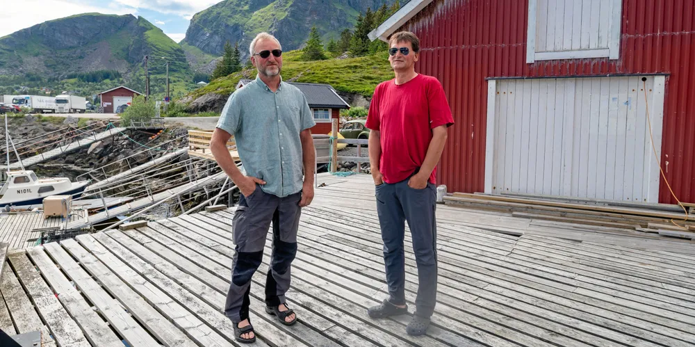 De to siste fiskerne på Lovund. Svein Tore Olsen (t.v.) og Rune Johansen.