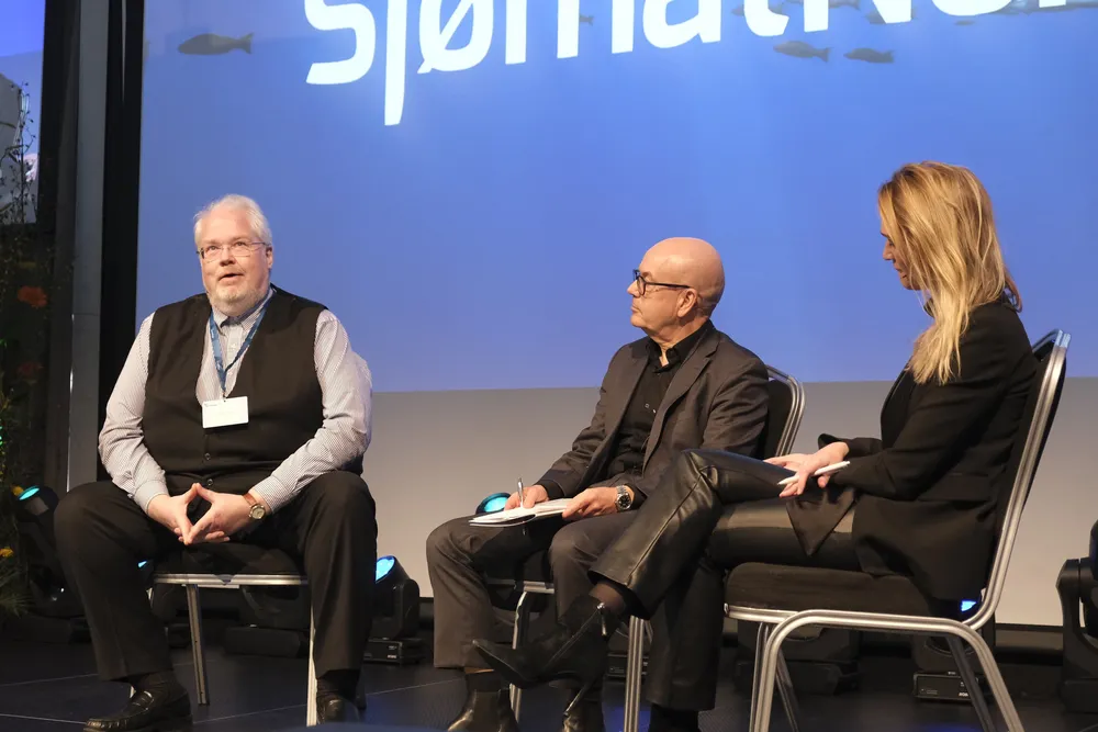 Fra venstre: Jon Gunnar Pedersen (Arctic Securities), Helge Singelstad (Austevoll Seafood) og Kristin Langeland (Sjømat Norge)