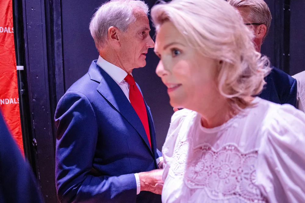 Frp-leder Sylvi Listhaug advarer statsminister Jonas Gahr Støre mot å utnevne sin partifelle til toppjobben i USA. Her er de på partilederdebatten i Arendal i august.