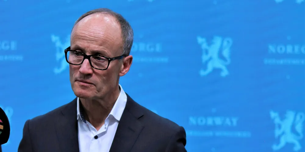 Strømnettutvalget som Enova-sjef Nils Kristian Nakstad har ledet skriver at først til mølla-prinsippet fortsatt bør gjelde.