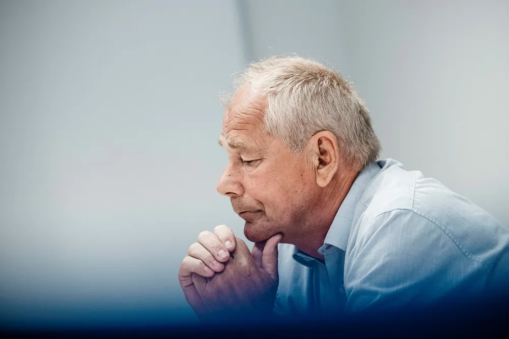 Morten Falstad driver firmaet Formueforsikring. Han har vært i kontakt med flere kunder hos Indigo Finans og prøver nå å hjelpe dem med å få solgt de gjenværende verdiene. Falstad har kontor i kjøpesenteret Saga 2 som eies av kunder i Indigo Finans. Foto: Fartein Rudjord