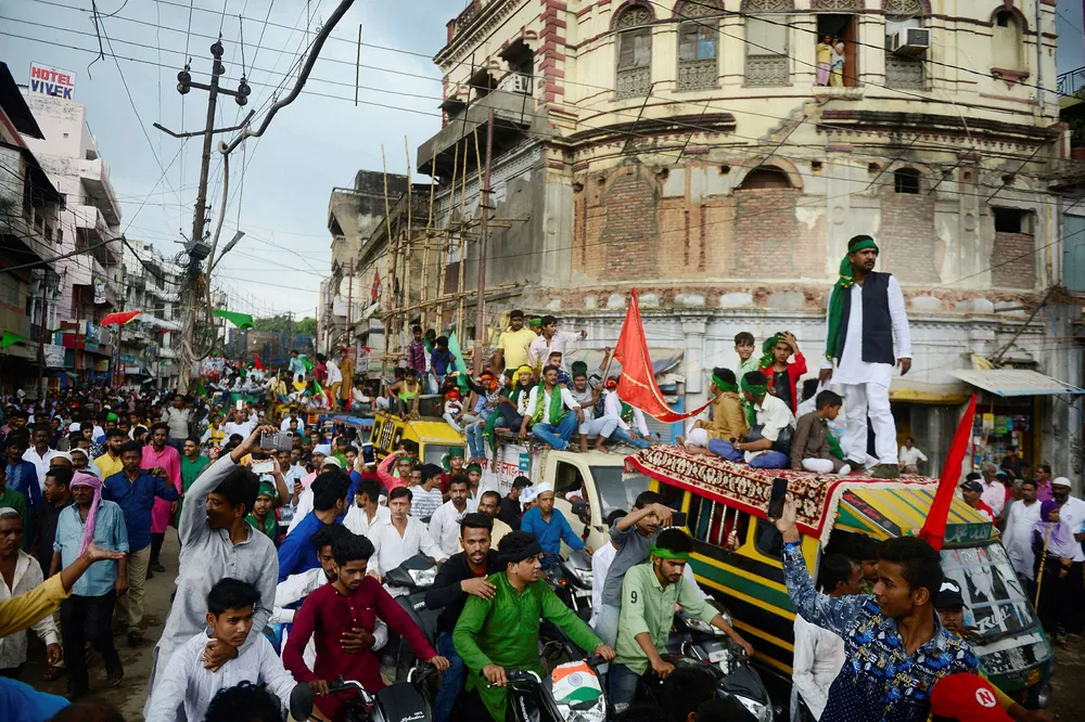 Når Allahabad får et nytt navn, så begynner byen på nytt, selv om den muslimske kulturarven har vært felles for både kristne, muslimer og hinduer. Bildet viser indiske muslimer i folketog i Allahabad under den hellige måneden Muharram.