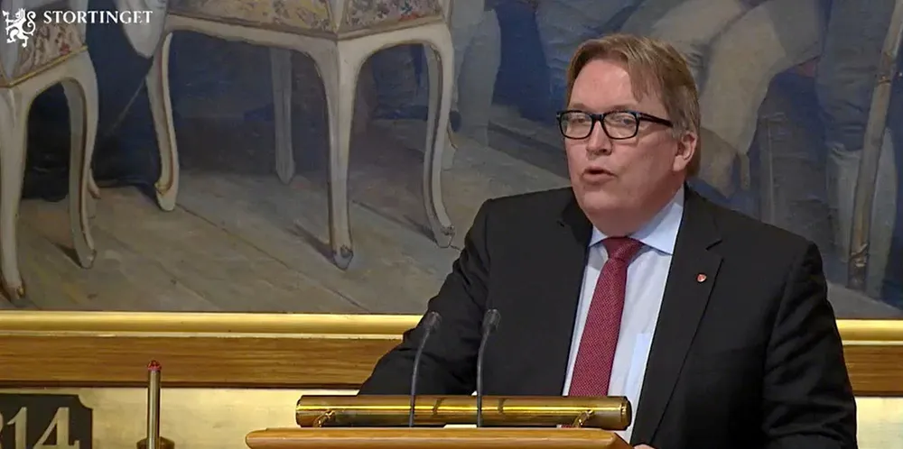 Sverre Myrli, stortingsrepresentant for Arbeiderpartiet, fikk med seg et flertall i Stortinget for å kutte fergeprisene.