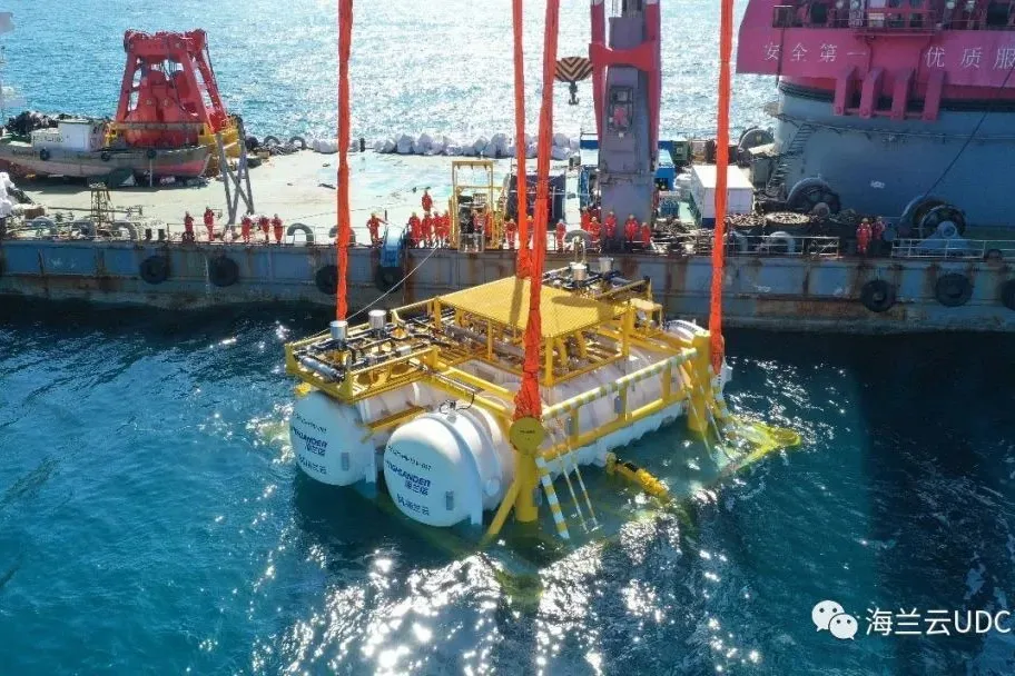 Deployment of the data centre pilot off Hainan.