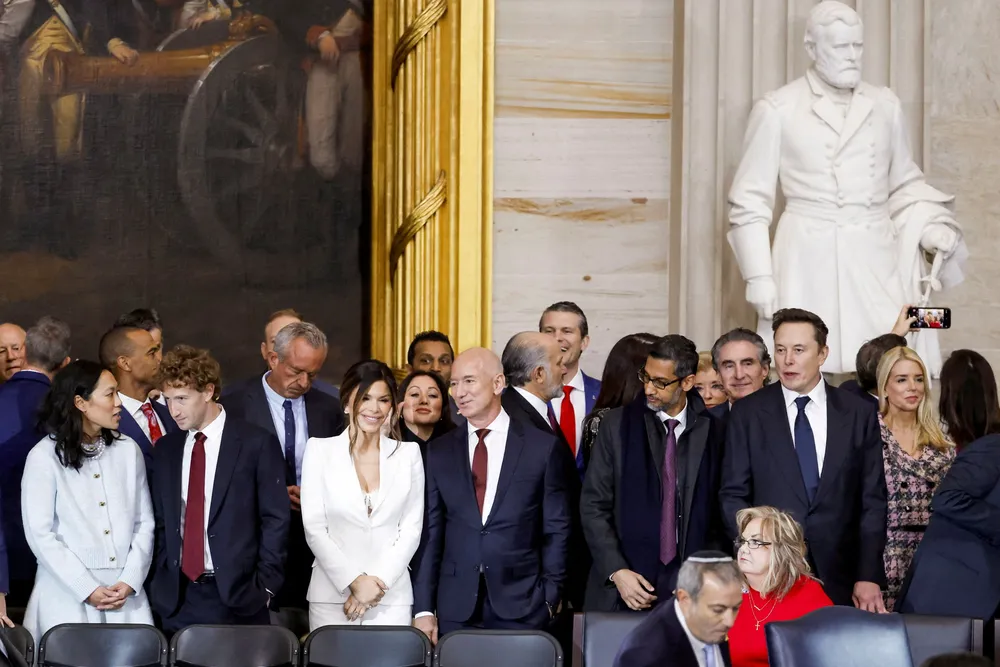 3000 personer eier verdier tilsvarende 13  prosent av verdens bnp, ifølge skribenten. Flere av de rikeste samlet her på presidentinnsettelsen i USA 20. januar.