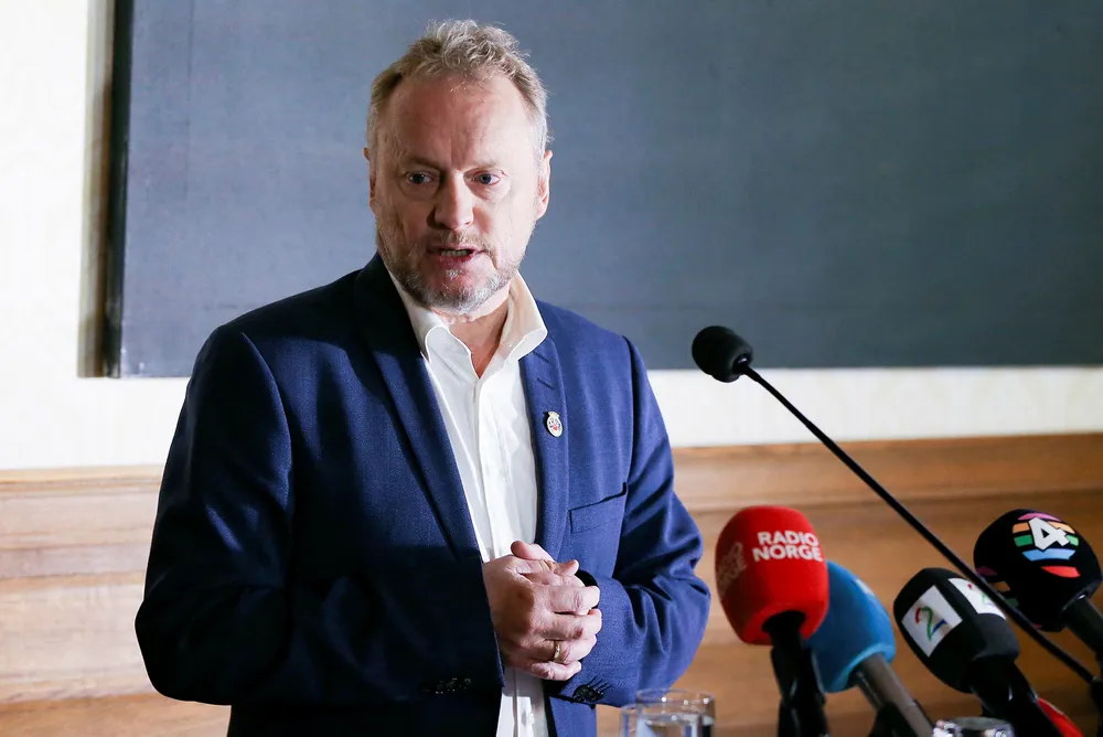En ytringskultur må omfatte en konstruktiv konfliktkultur hvor samarbeidet mellom lederskap, vernetjeneste og tillitsvalgte dyrkes, og hvor spørsmål og dilemmaer knyttet til ledelse og arbeidsmiljø drøftes lenge før noen har tenkt tanken om å sende et anonymt skriftlig varsel. Her byrådsleder Raymond Johansen da han møtte pressen for å informere om sin konklusjon i saken mot skolebyråd Inge Marte Thorkildsen.