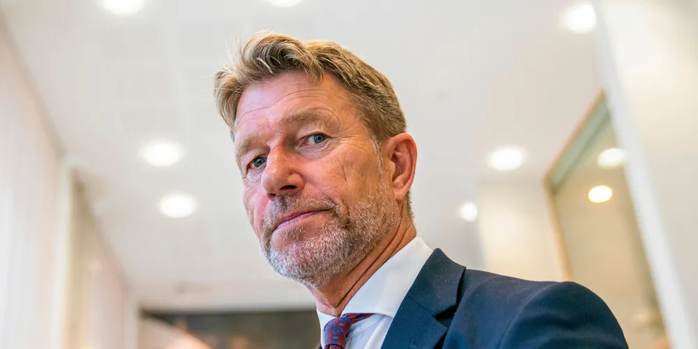 Petroleumstilsynet er rett organ for å drive tilsyn med den kommende havvindaktiviteten, mener olje- og energiminister Terje Aasland (Ap). Professor Ivar Alvik ved Nordisk institutt for sjørett, UiO, er ikke sikker på det.
