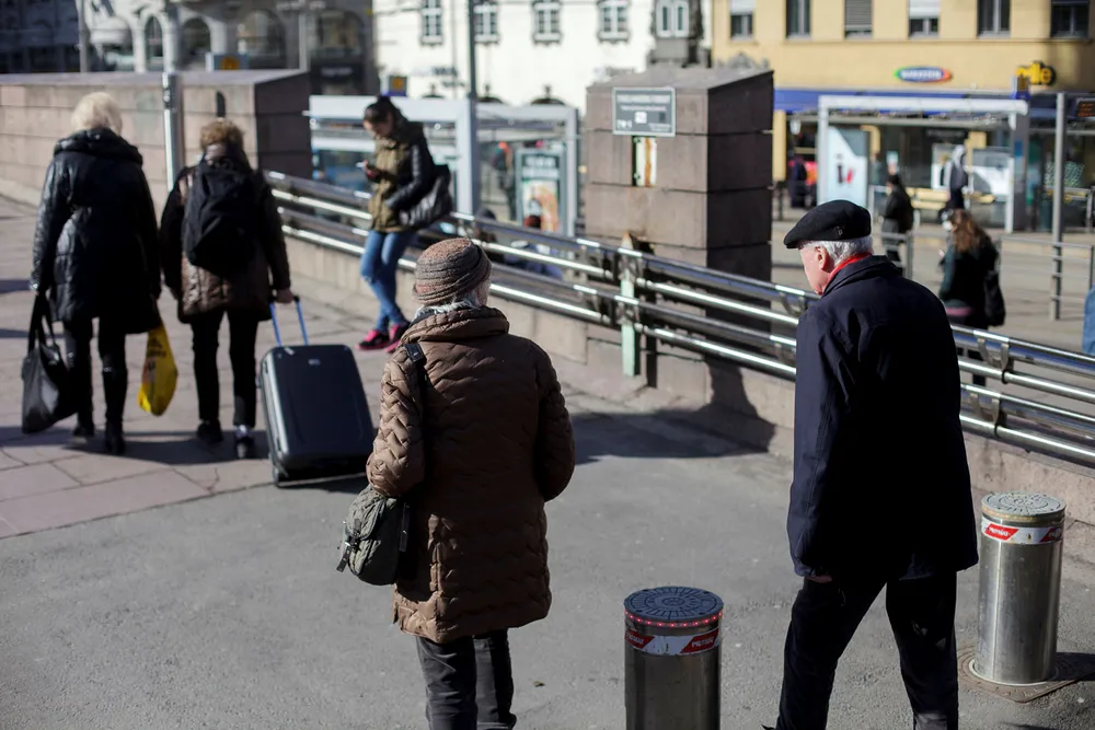 «Det er urettferdig at den som mister jobben rett før 62-årsdagen, også mister afp-retten, selv om man har jobbet hele livet i en afp-bedrift. Det er ikke bærekraftig at de ansatte i kvinnedominert offentlig sektor ikke har samme mulighet til å kombinere jobb og afp som de ansatte i mannsdominert privat sektor», skriver kronikkforfatteren. Foto: Javad Parsa
