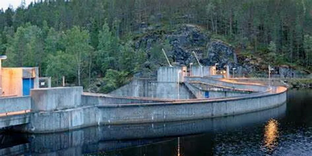 Dammen ved Mykstufoss kraftverk.