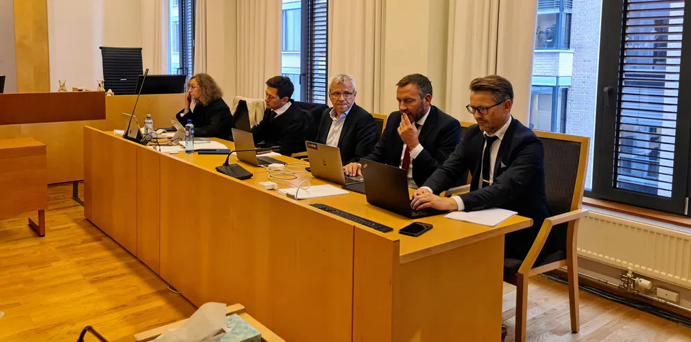 Første dag i retten i saken mellom Stim og Ewos. Her er Stims benk. F.v. Ida Espolin Johnson, Vebjørn Krag Iversen, Jim Roger Nordly, Paal Christian Krüger og Richard Torrissen.