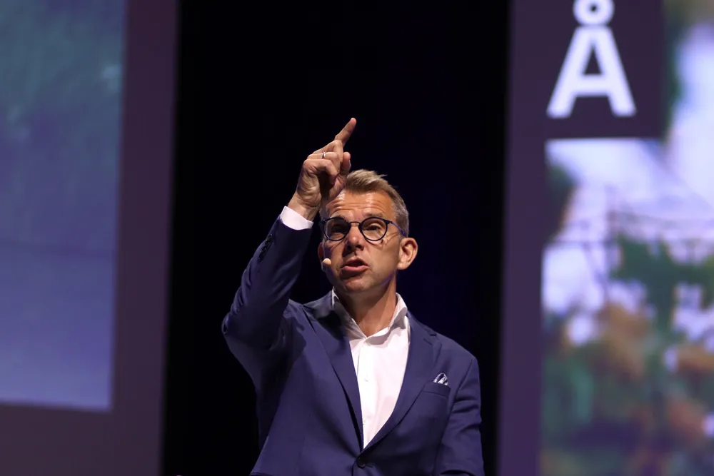 Konsernsjef i Å Energi, Steffen Syvertsen, må nå vurdere hvilke muligheter de har for å fortsatt være med i kampen om Utsira Nord.
