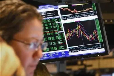 Oil keeps losses ahead of US vote
