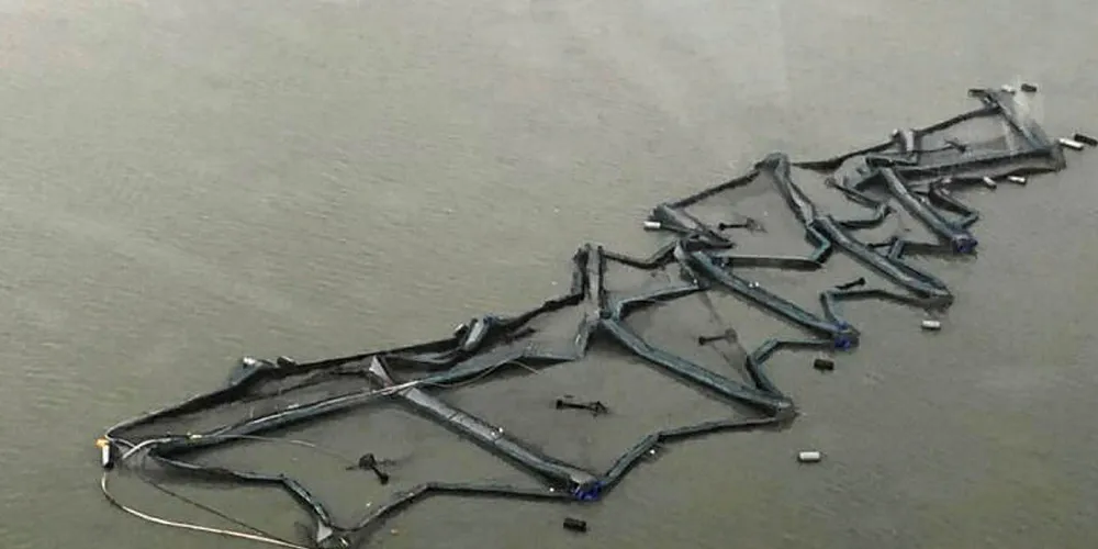 Camanchaca salmon farm storm damage under investigation. Islote, Camanchaca, Storm Damage.