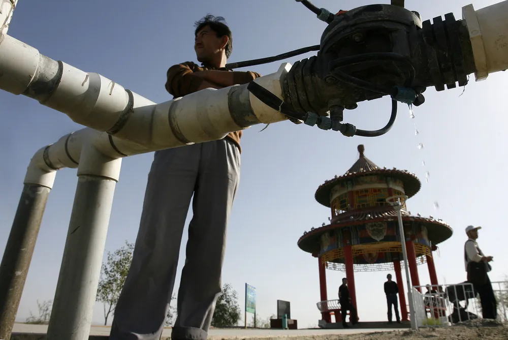 GMX sells pipe to fund rig