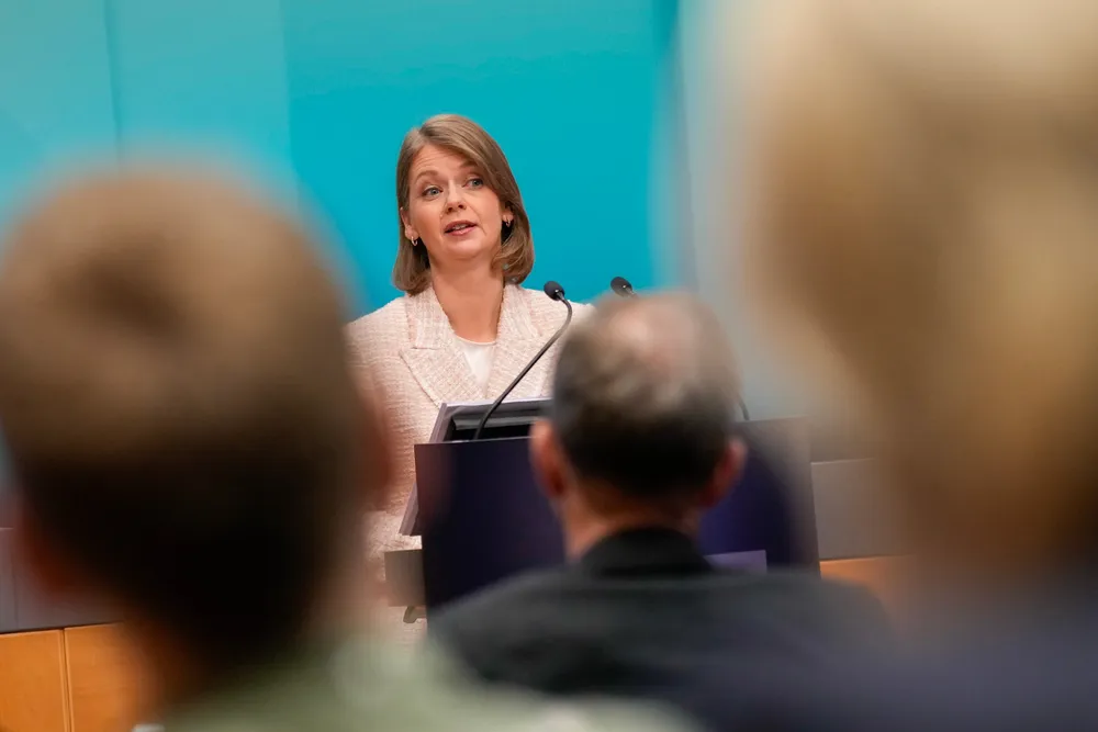 Utviklingen går i feil retning, skriver LOs sjeføkonom. Sentralbanksjef Ida Wolden Bache kunngjør ny rentebeslutning torsdag 19. juni.