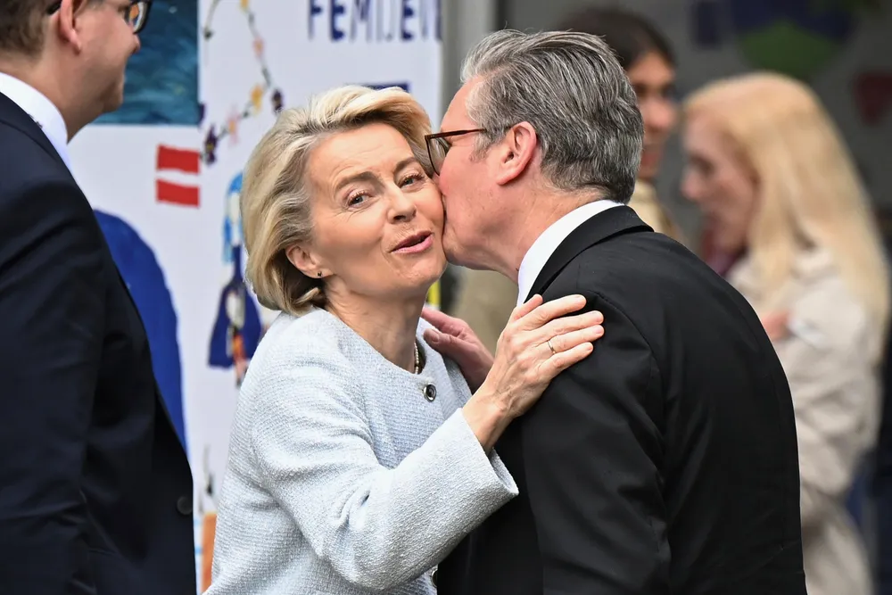 European Commission President Ursula von der Leyen (left) and UK Prime Minister Keir Starmer greet each other.