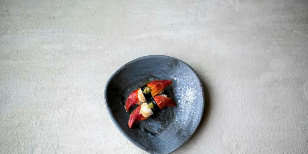 Its geoduck is served as Yakumi, Sashmi or Nigri.